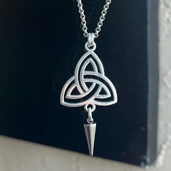 Celtic knot with silver spikes set ( necklace + earrings ) Celt goth triquetra - Picture 4 of 7